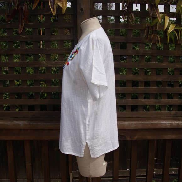 VINTAGE White Hand Embroidered Floral Dolman Blouse sz L Women's Top - Picture 3 of 4